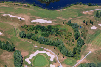 Zone de terrain de golf Domaine de golf Dreihof à le quartier Dreihof in Essingen dans le département Rhénanie-Palatinat, Allemagne d'un drone