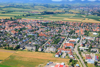 Vue aérienne de Hochstadter Straße à Offenbach an der Queich dans le département Rhénanie-Palatinat, Allemagne