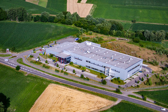 Vue oblique de ADA Cosmetics International GmbH à le quartier Bodersweier in Kehl dans le département Bade-Wurtemberg, Allemagne