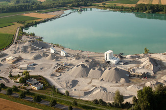 Vue aérienne de Travaux de gravier à Gambsheim dans le département Bas Rhin, France