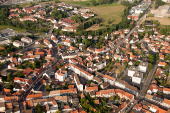Vue d'oiseau de Bischwiller dans le département Bas Rhin, France