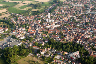 Vue oblique de Du nord à Bischwiller dans le département Bas Rhin, France
