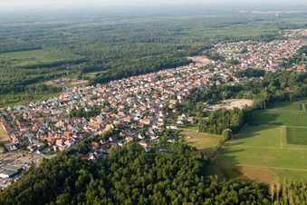 Vue d'oiseau de Schirrhein dans le département Bas Rhin, France