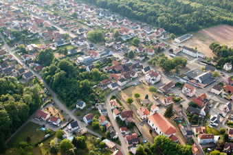Vue aérienne de Schirrhein à Schirrhoffen dans le département Bas Rhin, France