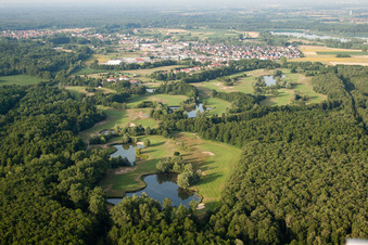 Vue aérienne de Golf Club Soufflenheim Baden-Baden à Soufflenheim dans le département Bas Rhin, France