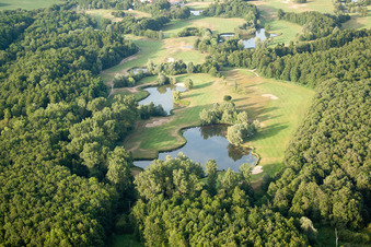 Vue aérienne de Golf Club Soufflenheim Baden-Baden à Soufflenheim dans le département Bas Rhin, France