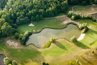 Vue d'oiseau de Golf Club Soufflenheim Baden-Baden à Soufflenheim dans le département Bas Rhin, France