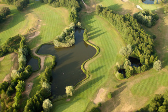 Golf Club Soufflenheim Baden-Baden à Soufflenheim dans le département Bas Rhin, France du point de vue du drone