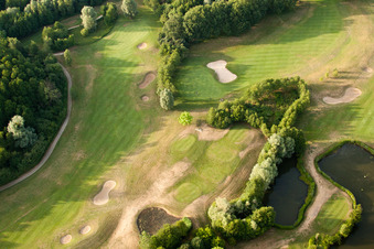 Vue aérienne de Golf Club Soufflenheim Baden-Baden à Soufflenheim dans le département Bas Rhin, France