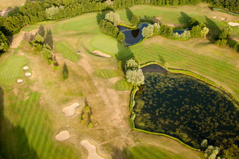 Golf Club Soufflenheim Baden-Baden à Soufflenheim dans le département Bas Rhin, France vu d'un drone