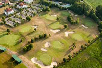Vue aérienne de Golf Club Soufflenheim Baden-Baden à Soufflenheim dans le département Bas Rhin, France