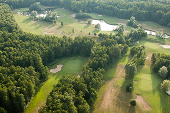 Golf Club Soufflenheim Baden-Baden à Soufflenheim dans le département Bas Rhin, France vu d'un drone