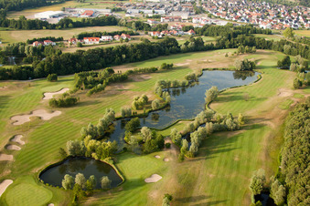 Vue aérienne de Golf Club Soufflenheim Baden-Baden à Soufflenheim dans le département Bas Rhin, France