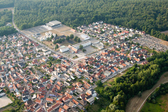Soufflenheim dans le département Bas Rhin, France du point de vue du drone