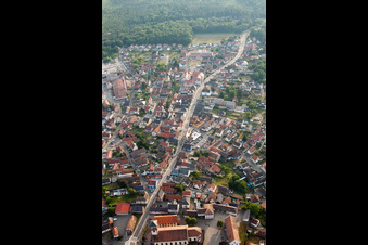Soufflenheim dans le département Bas Rhin, France d'un drone