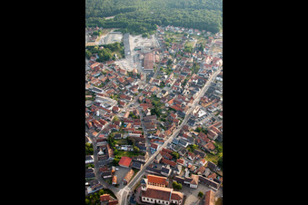 Soufflenheim dans le département Bas Rhin, France vu d'un drone