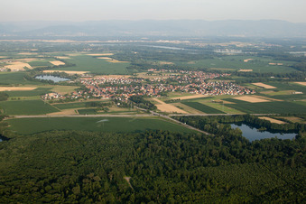 Vue aérienne de De l'ouest à Rountzenheim dans le département Bas Rhin, France