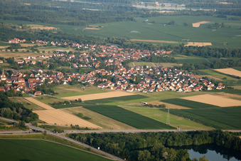 Vue aérienne de Auenheim vu de l'ouest à Rountzenheim dans le département Bas Rhin, France