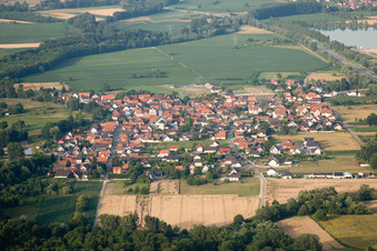 Vue aérienne de Du sud-ouest à Leutenheim dans le département Bas Rhin, France
