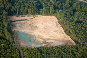 Vue aérienne de Argilières de la Forêt de Hagenau à Seltz dans le département Bas Rhin, France