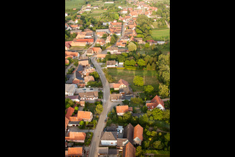 Wintzenbach dans le département Bas Rhin, France du point de vue du drone