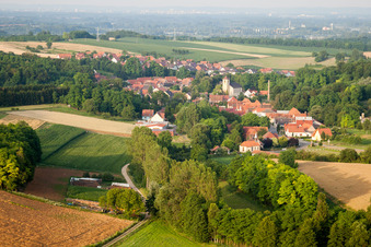 Neewiller-près-Lauterbourg dans le département Bas Rhin, France d'un drone