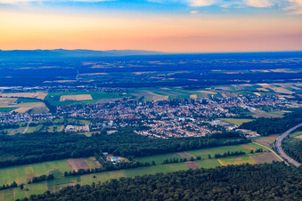 Vue aérienne de Vue de la ville depuis le sud-est à Kandel dans le département Rhénanie-Palatinat, Allemagne