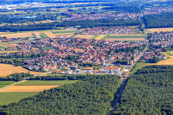 Vue aérienne de Vue de la ville depuis le nord à Rheinzabern dans le département Rhénanie-Palatinat, Allemagne