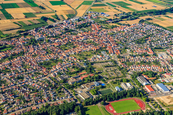 Vue aérienne de Centre-ville à Rülzheim dans le département Rhénanie-Palatinat, Allemagne