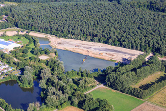 Vue aérienne de Nouveau Dampfnudel et piscine extérieure à Rülzheim dans le département Rhénanie-Palatinat, Allemagne