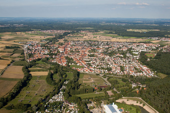 Vue aérienne de Champs agricoles et terres agricoles à Rülzheim dans le département Rhénanie-Palatinat, Allemagne