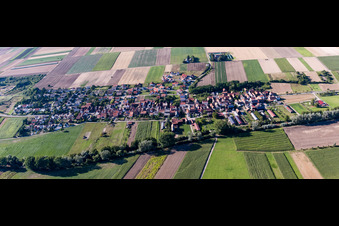 Vue aérienne de Vue du village depuis le sud à Herxheimweyher dans le département Rhénanie-Palatinat, Allemagne