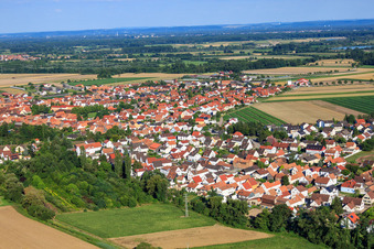 Vue aérienne de Rue Erlenbach à Hatzenbühl dans le département Rhénanie-Palatinat, Allemagne