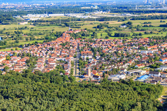 Vue aérienne de Buchstraße depuis le nord à Jockgrim dans le département Rhénanie-Palatinat, Allemagne