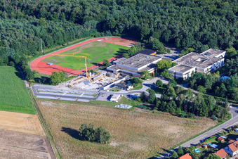 Vue aérienne de Nouveau bâtiment à la Römerbadschule IGS Rheinzabern à Rheinzabern dans le département Rhénanie-Palatinat, Allemagne