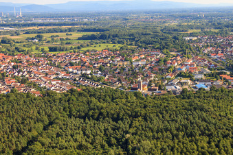 Vue aérienne de Vue de la ville depuis le nord à Jockgrim dans le département Rhénanie-Palatinat, Allemagne