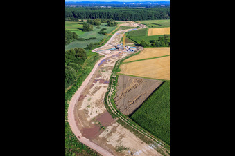 Chantier de construction du polder près de Neupotz à Jockgrim dans le département Rhénanie-Palatinat, Allemagne d'en haut