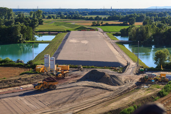 Chantier de construction du polder à Neupotz à Neupotz dans le département Rhénanie-Palatinat, Allemagne vue du ciel