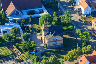 Vue aérienne de L'hôtel de ville à Jockgrim dans le département Rhénanie-Palatinat, Allemagne