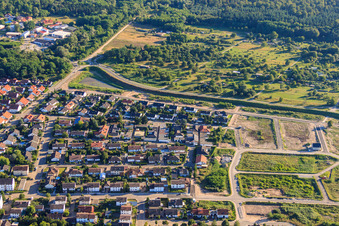 Vue aérienne de Forstlandstraße dans la nouvelle zone de développement SW à Jockgrim dans le département Rhénanie-Palatinat, Allemagne