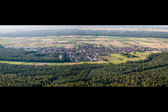 Vue aérienne de Panorama de la ville depuis le sud à Hatzenbühl dans le département Rhénanie-Palatinat, Allemagne
