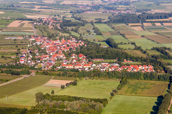 Vue aérienne de Champs agricoles et terres agricoles à Winden dans le département Rhénanie-Palatinat, Allemagne