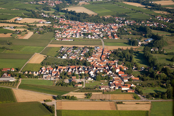 Photographie aérienne de Vue des rues et des maisons dans les quartiers résidentiels à le quartier Mühlhofen in Billigheim-Ingenheim dans le département Rhénanie-Palatinat, Allemagne