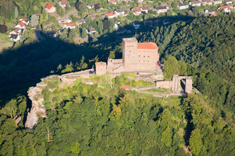 Château de Trifels à Annweiler am Trifels dans le département Rhénanie-Palatinat, Allemagne vue du ciel