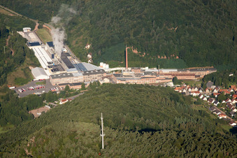 Vue aérienne de Kartonfabrik Buchmann GmbH à le quartier Sarnstall in Annweiler am Trifels dans le département Rhénanie-Palatinat, Allemagne
