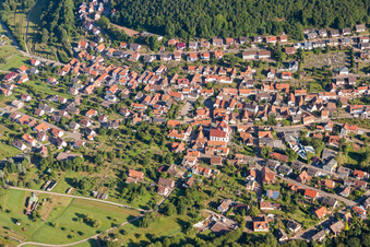 Vue aérienne de Vue sur le village à Wernersberg dans le département Rhénanie-Palatinat, Allemagne