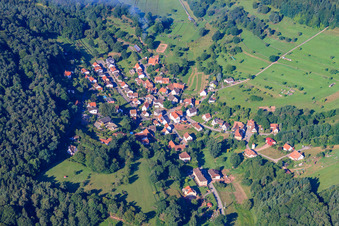Vue aérienne de Village dans le Litschbachtal vu du nord-est à Nothweiler dans le département Rhénanie-Palatinat, Allemagne
