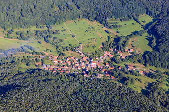 Vue aérienne de Village dans le Litschbachtal vu du sud-est à Nothweiler dans le département Rhénanie-Palatinat, Allemagne