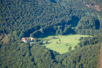 Vue aérienne de Restaurant Au Gimbelhof à Lembach dans le département Bas Rhin, France