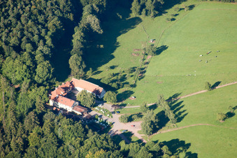 Vue aérienne de Restaurant Au Gimbelhof à Lembach dans le département Bas Rhin, France